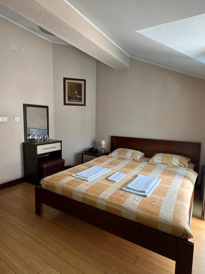 Hotel Royal 比耶洛波列 外观 照片