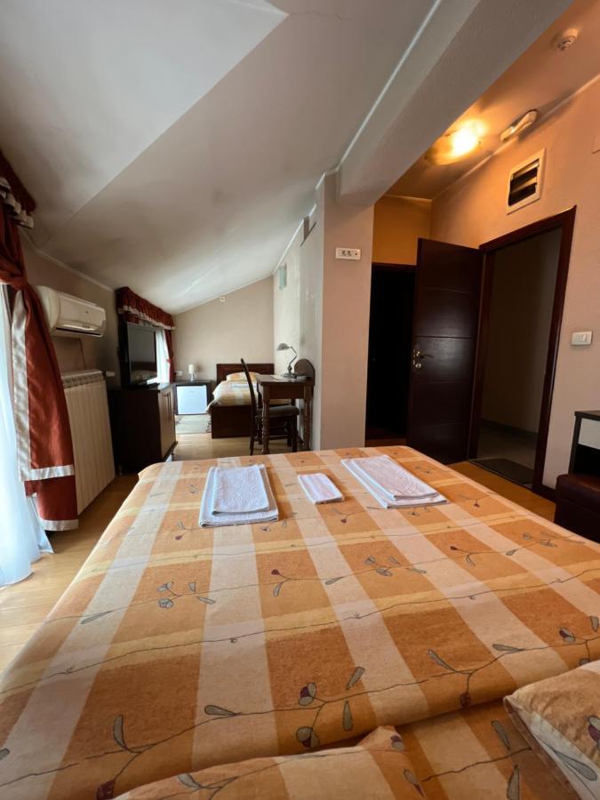 Hotel Royal 比耶洛波列 外观 照片