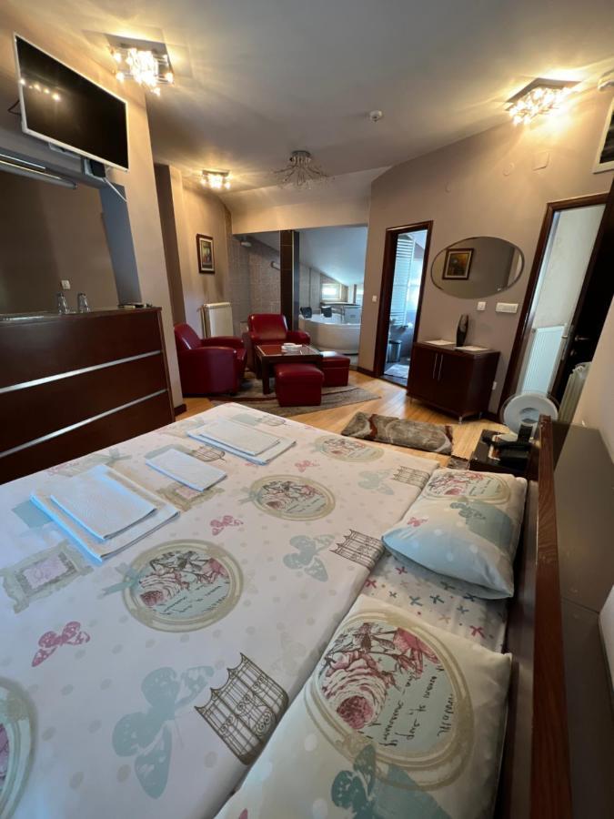 Hotel Royal 比耶洛波列 外观 照片